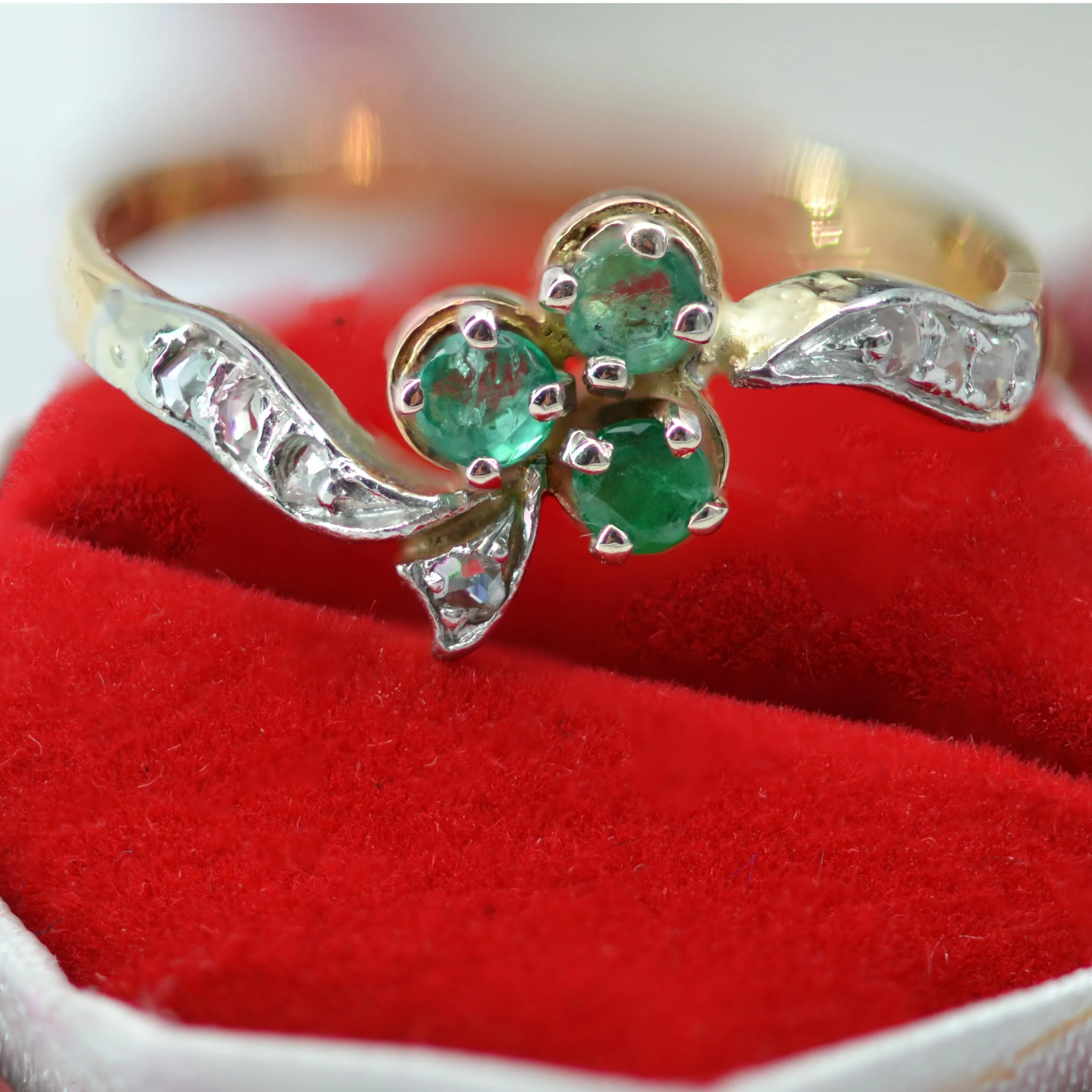 19th Century Emerald Diamonds 18 Karat Yellow Gold Clover Shape Ring